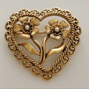 AVON Vintage 1998 Victorian Style Floral Antiqued Heart Faux Pearl Brooch Pin